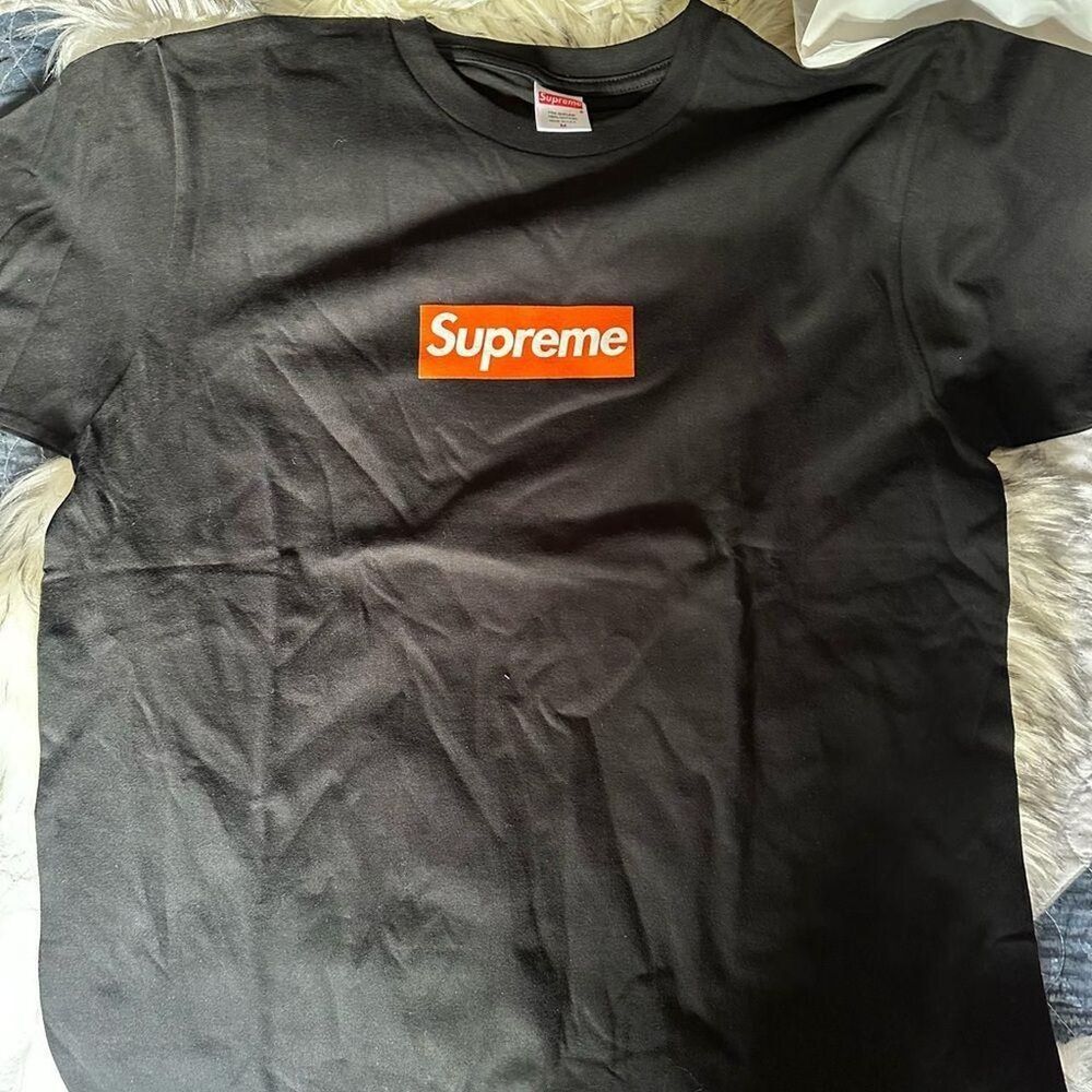 New Supreme Men's Black and Red T-shirt